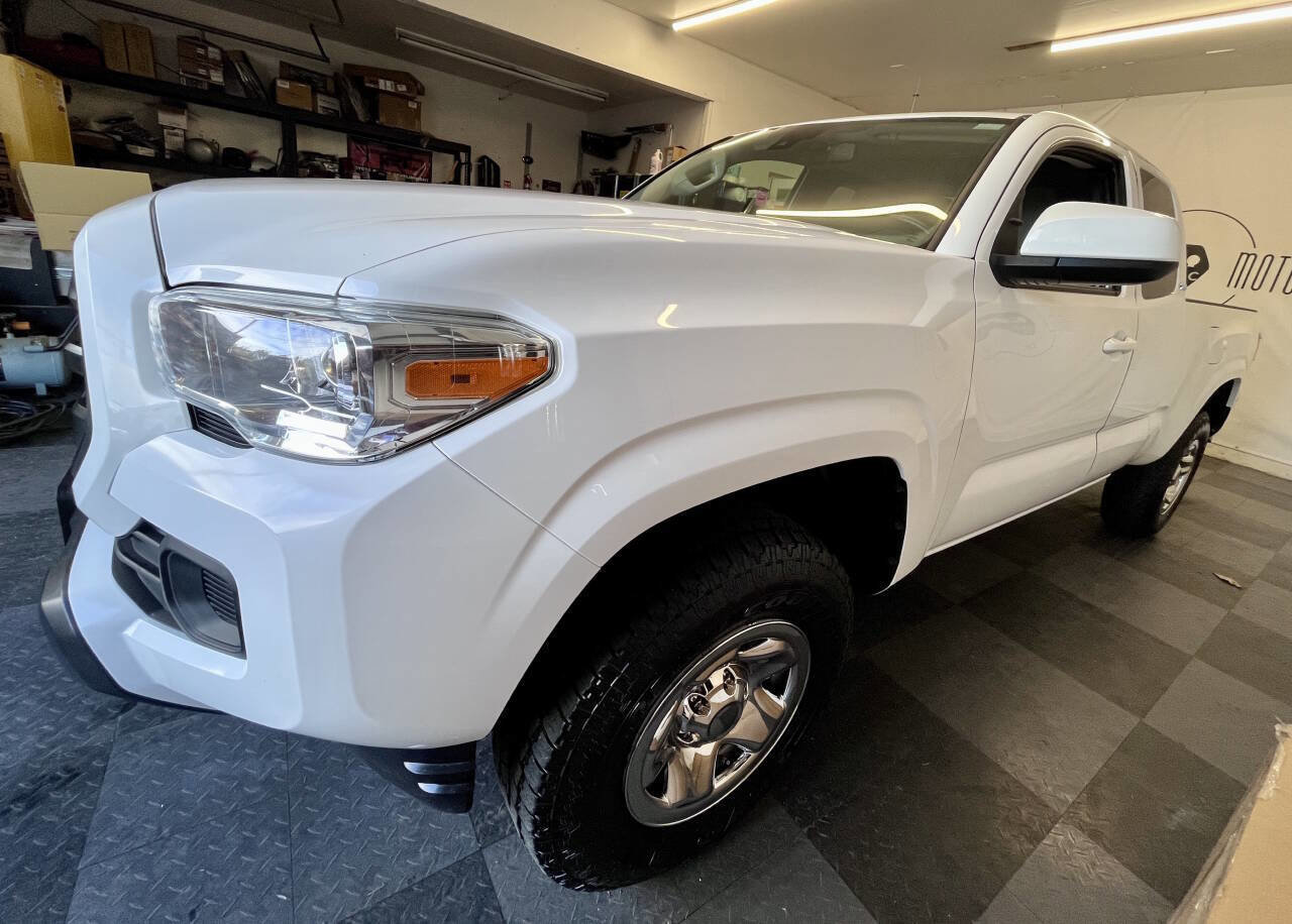 Used 2019 Toyota Tacoma SR image 7