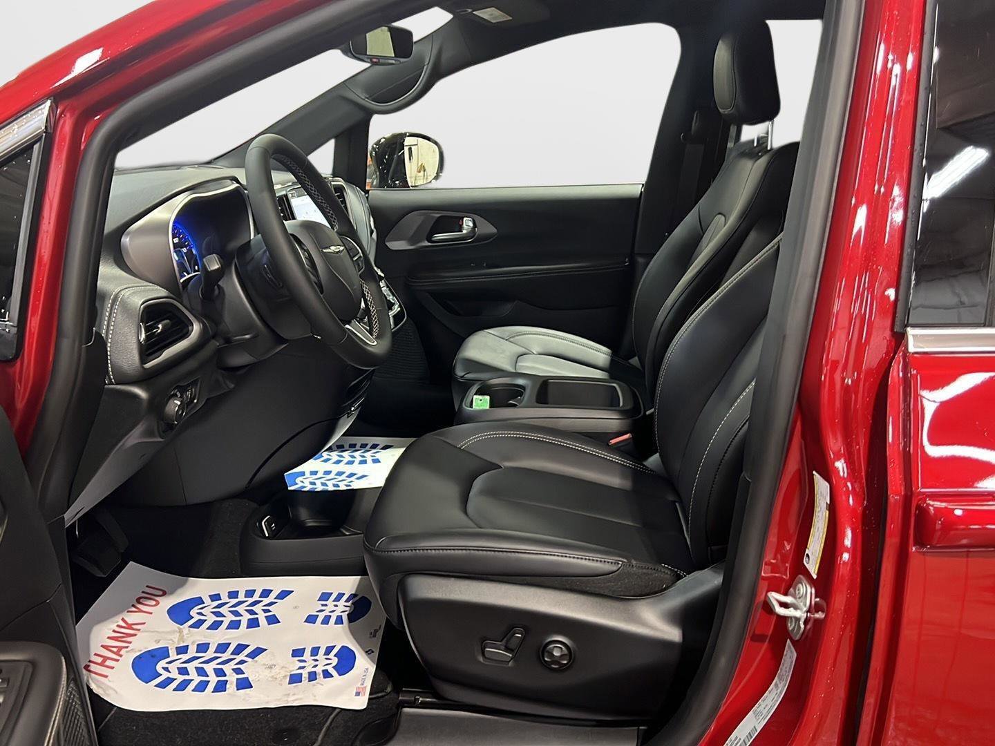 New 2026 Chrysler Pacifica Select image 31