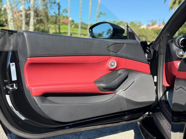 Used 2019 Ferrari Portofino RWD image 13