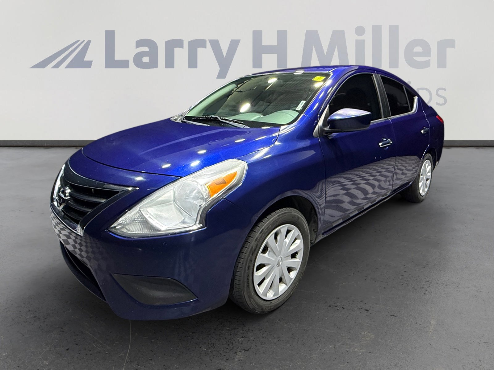 Used 2019 Nissan Versa SV FWD image 1