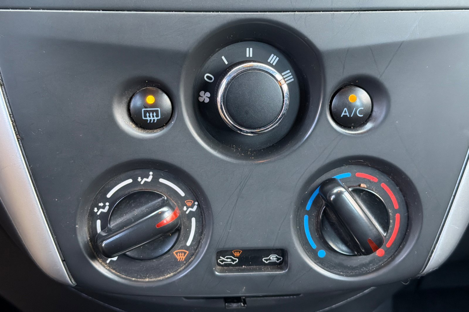 Used 2017 Nissan Versa SV image 25