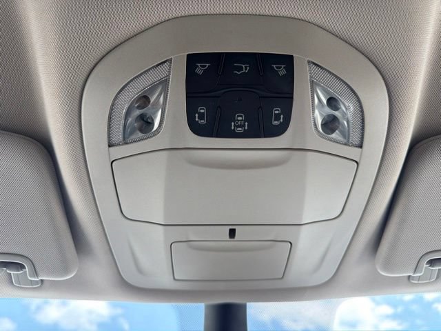 Used 2023 Chrysler Pacifica Touring-L FWD image 37