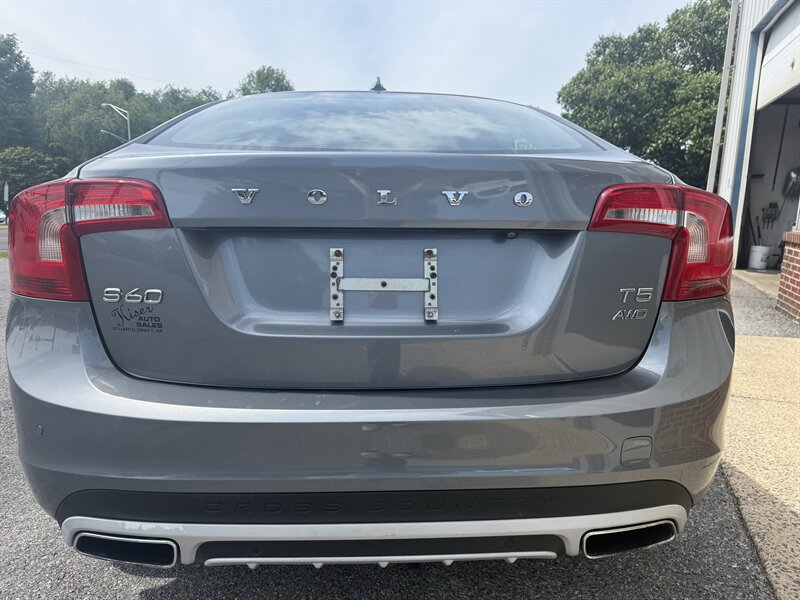 Used 2017 Volvo S60 T5 Cross Country Platinum w/ Climate Package AWD/4WD image 8