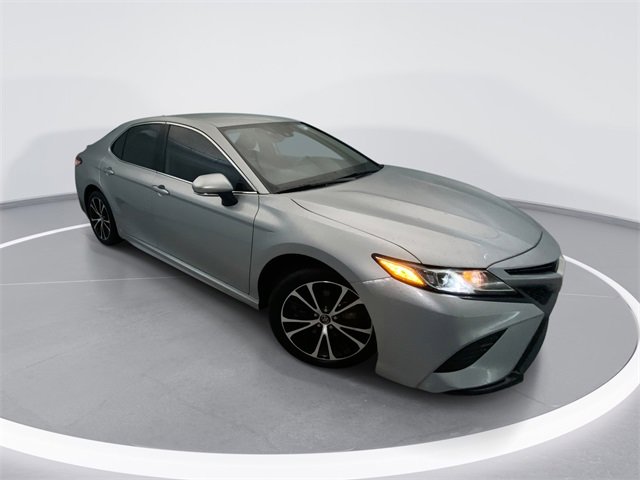 Used 2020 Toyota Camry SE image 1