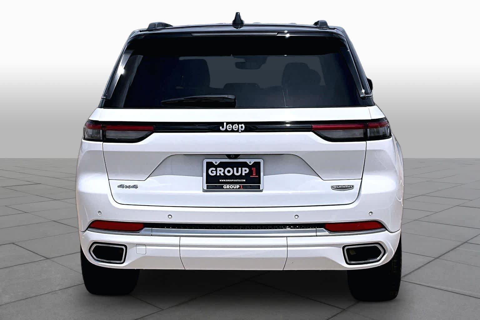 Used 2025 Jeep Grand Cherokee Summit AWD/4WD image 5
