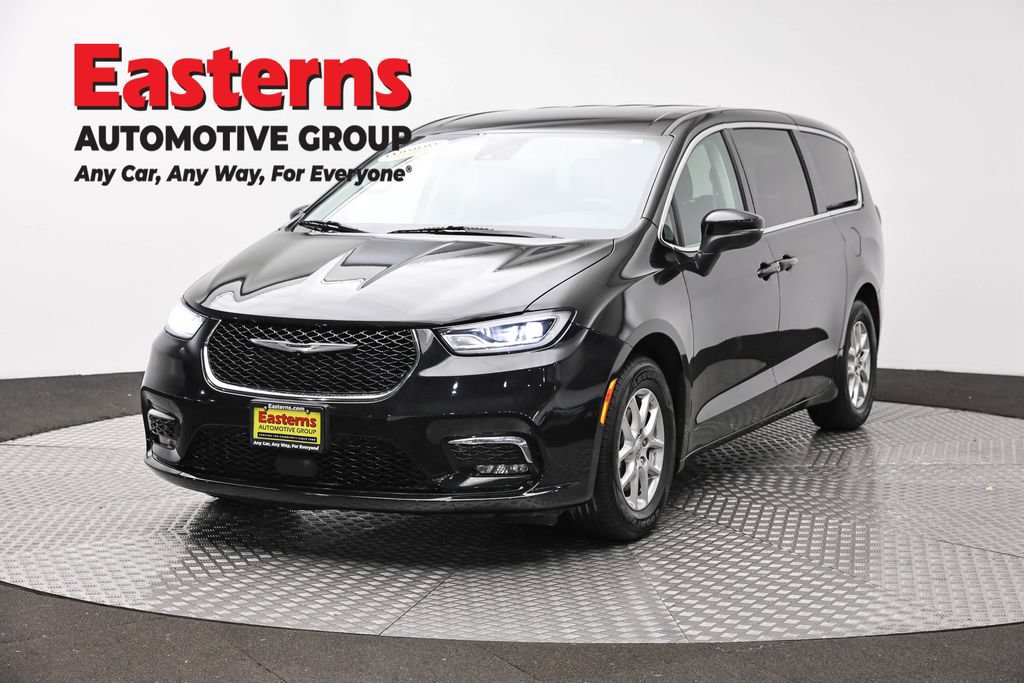 Used 2023 Chrysler Pacifica Touring-L