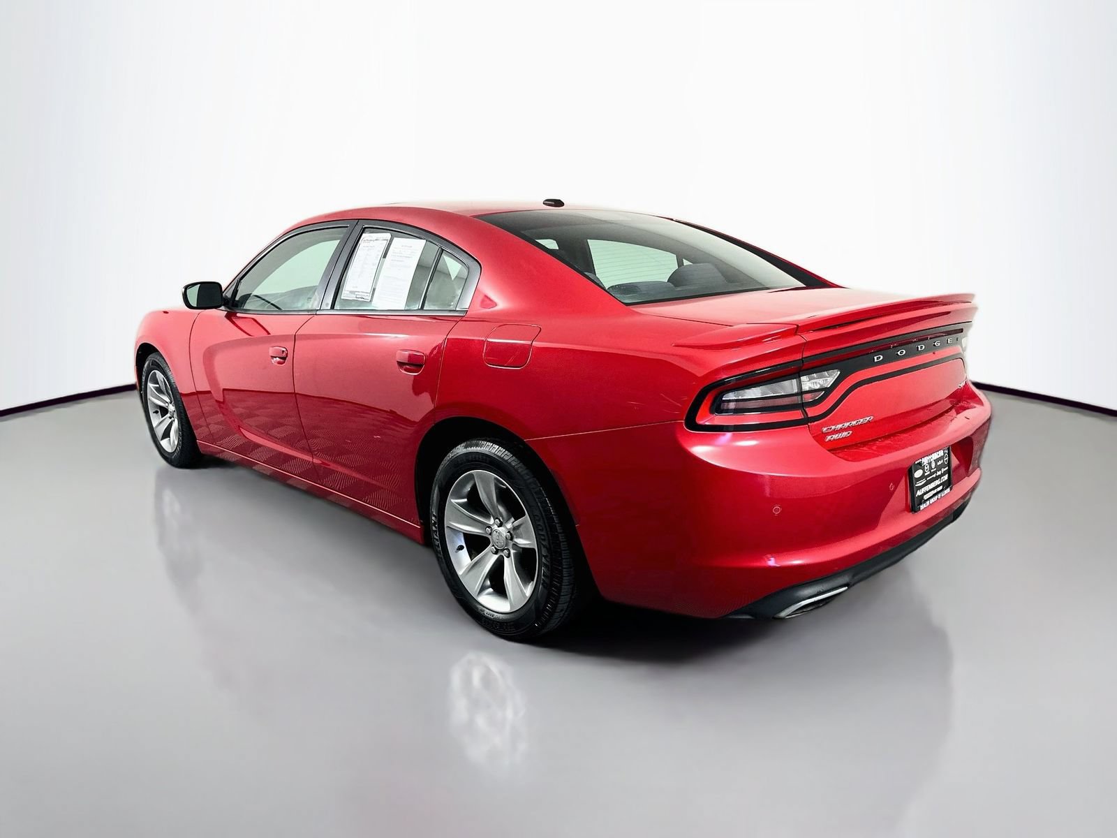 Used 2015 Dodge Charger SE w/ Power Sunroof Group RWD image 5
