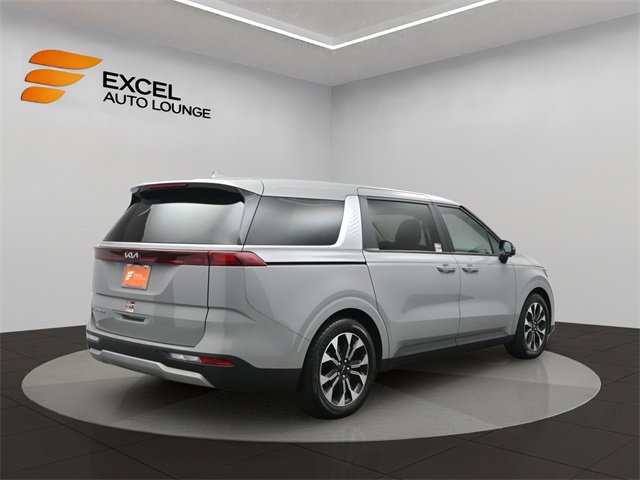 Used 2022 Kia Carnival EX image 5
