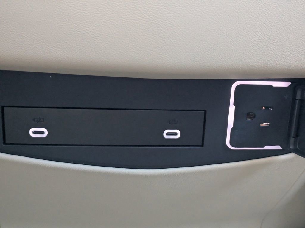 Certified 2022 Cadillac Escalade Premium Luxury image 19