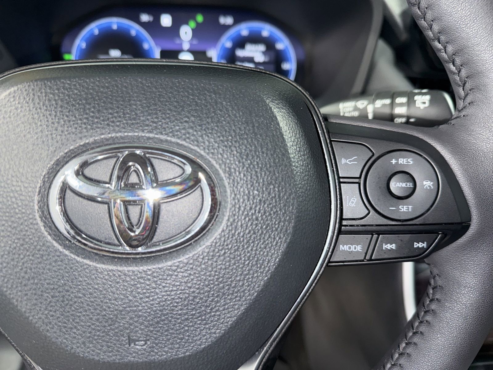 Used 2025 Toyota RAV4 Limited w/ Weather Package AWD/4WD image 33