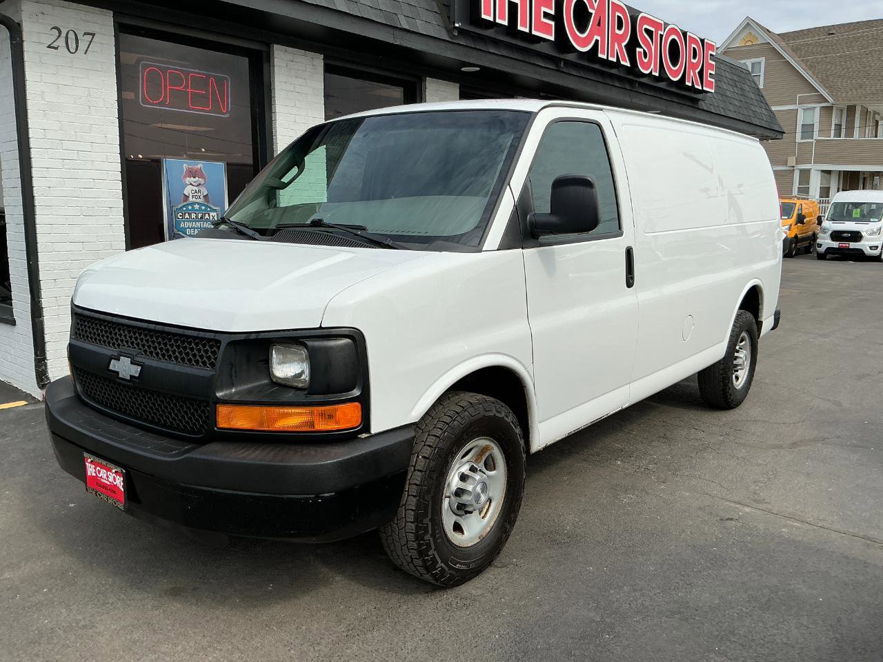 Used 2016 Chevrolet Express 2500 image 2