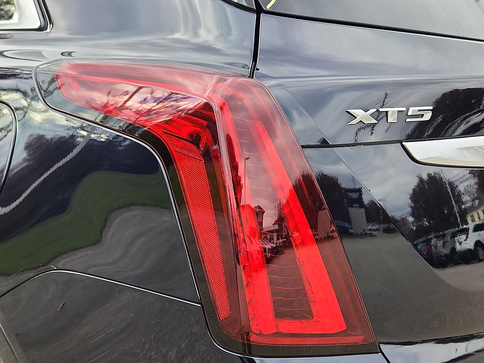 Certified 2021 Cadillac XT5 Premium Luxury image 12