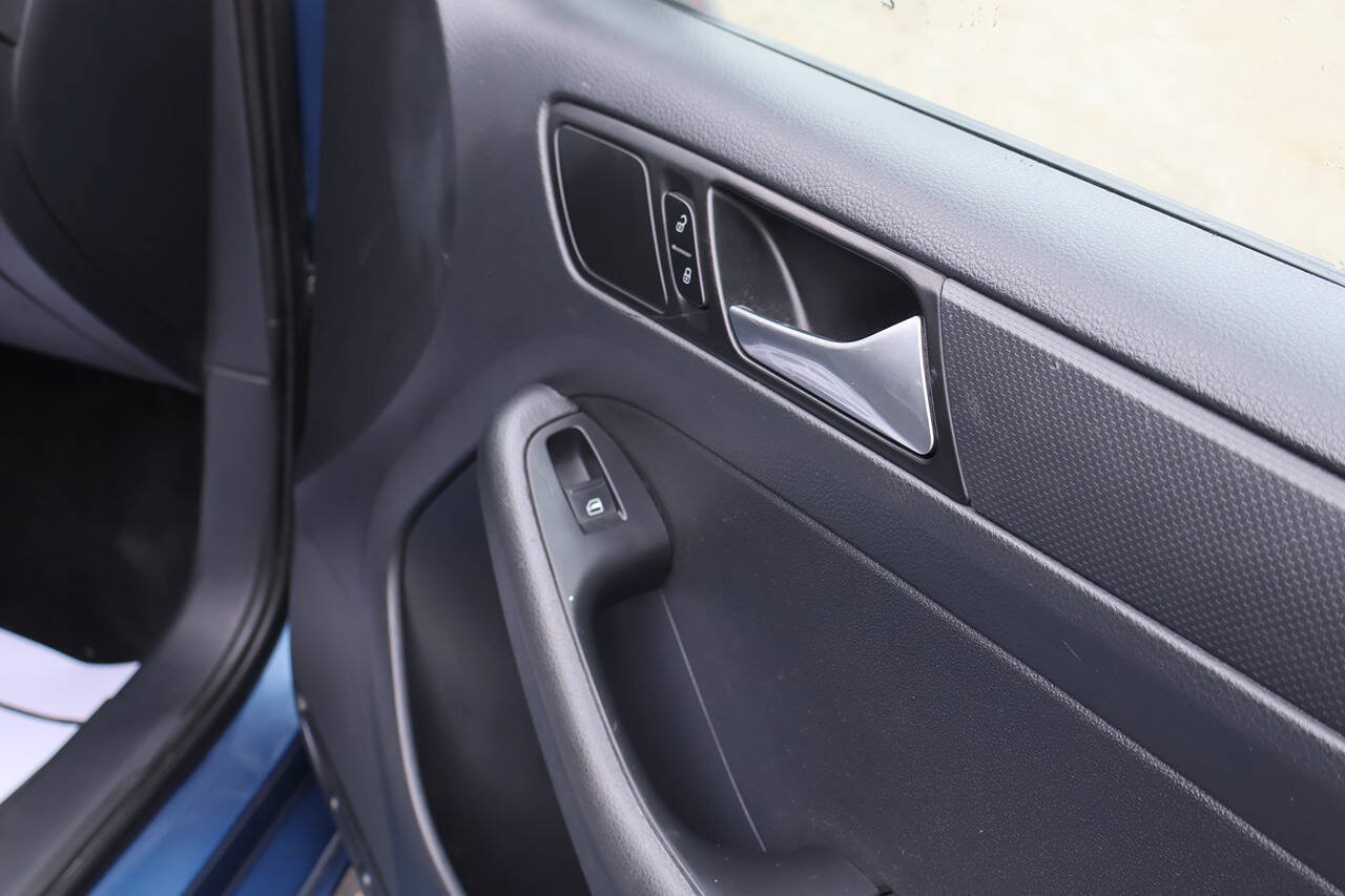 Used 2015 Volkswagen Jetta S FWD image 16