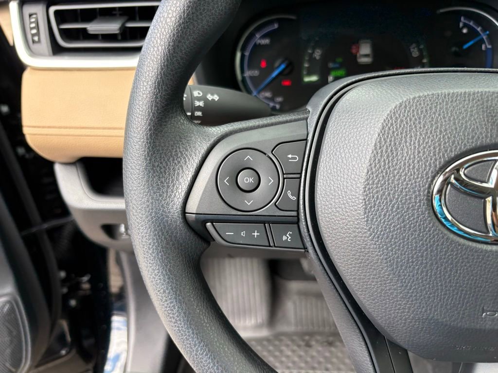 Used 2025 Toyota RAV4 LE image 25