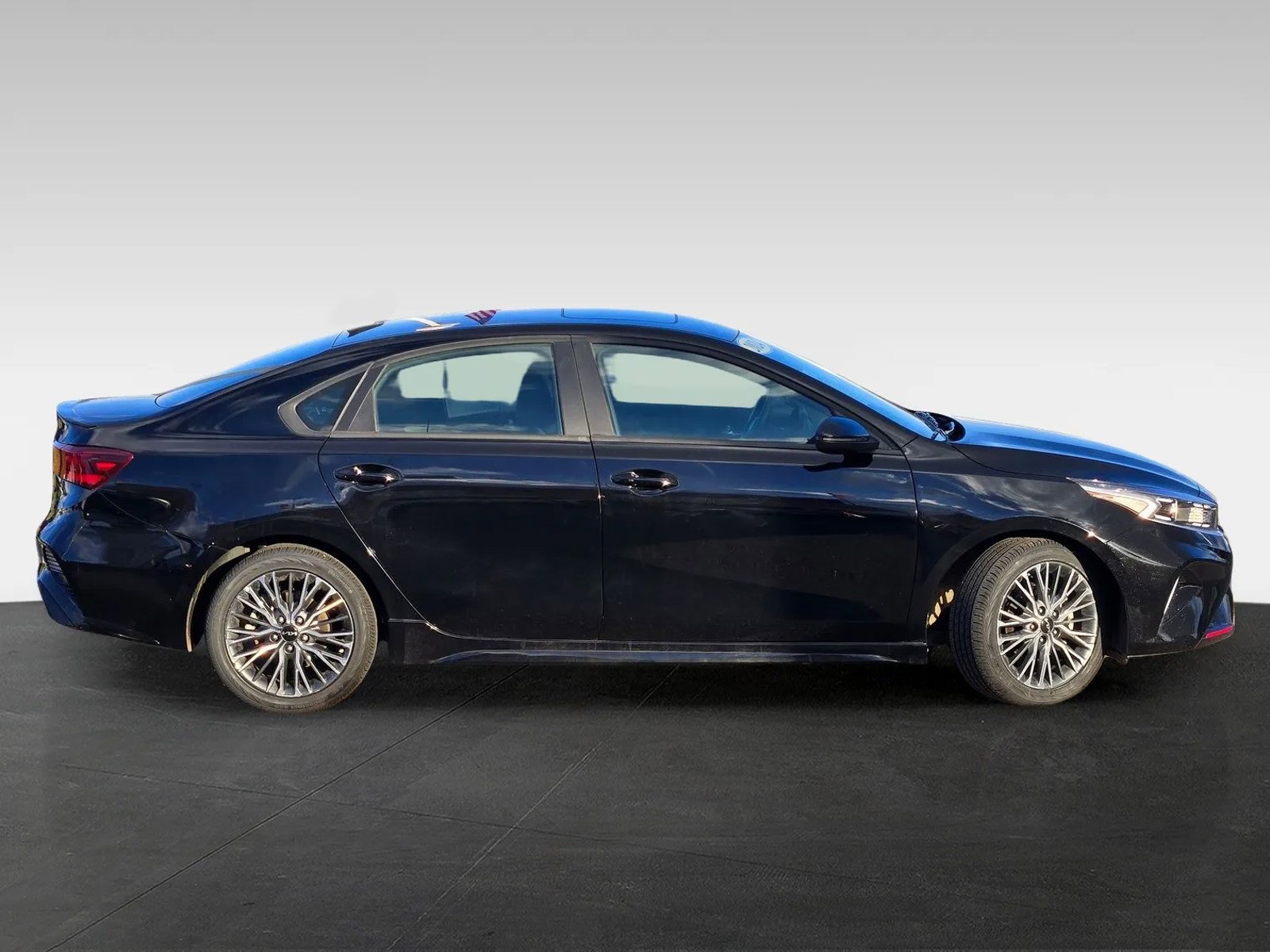 Used 2024 Kia Forte GT-Line w/ GT-Line Premium Package image 3