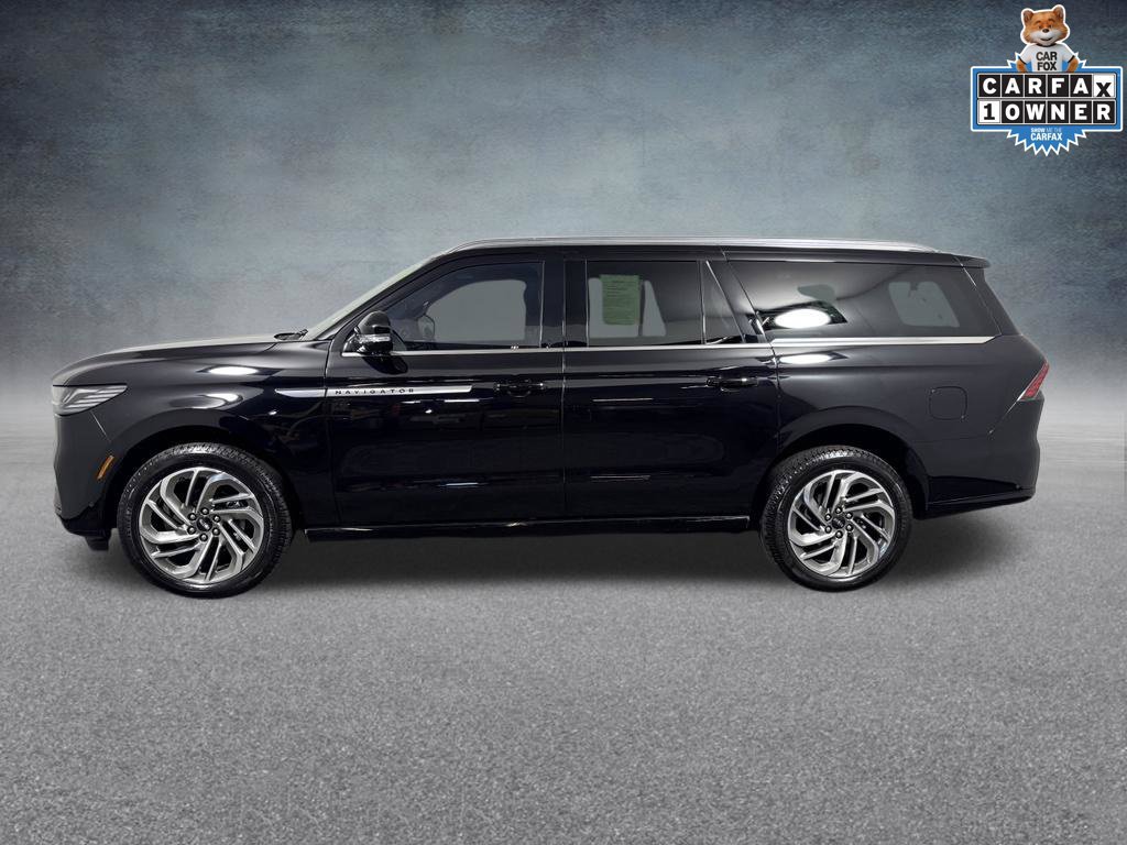 Used 2025 Lincoln Navigator L Reserve AWD/4WD image 3