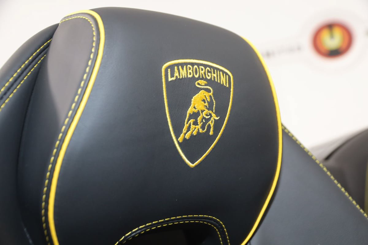 Used 2023 Lamborghini Huracan EVO RWD image 17