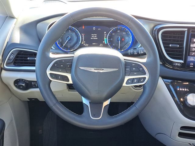 Used 2024 Chrysler Pacifica Touring-L image 24