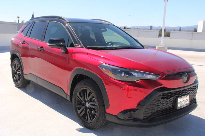 Used 2025 Toyota Corolla Cross AWD Hybrid w/ Moonroof Package image 2