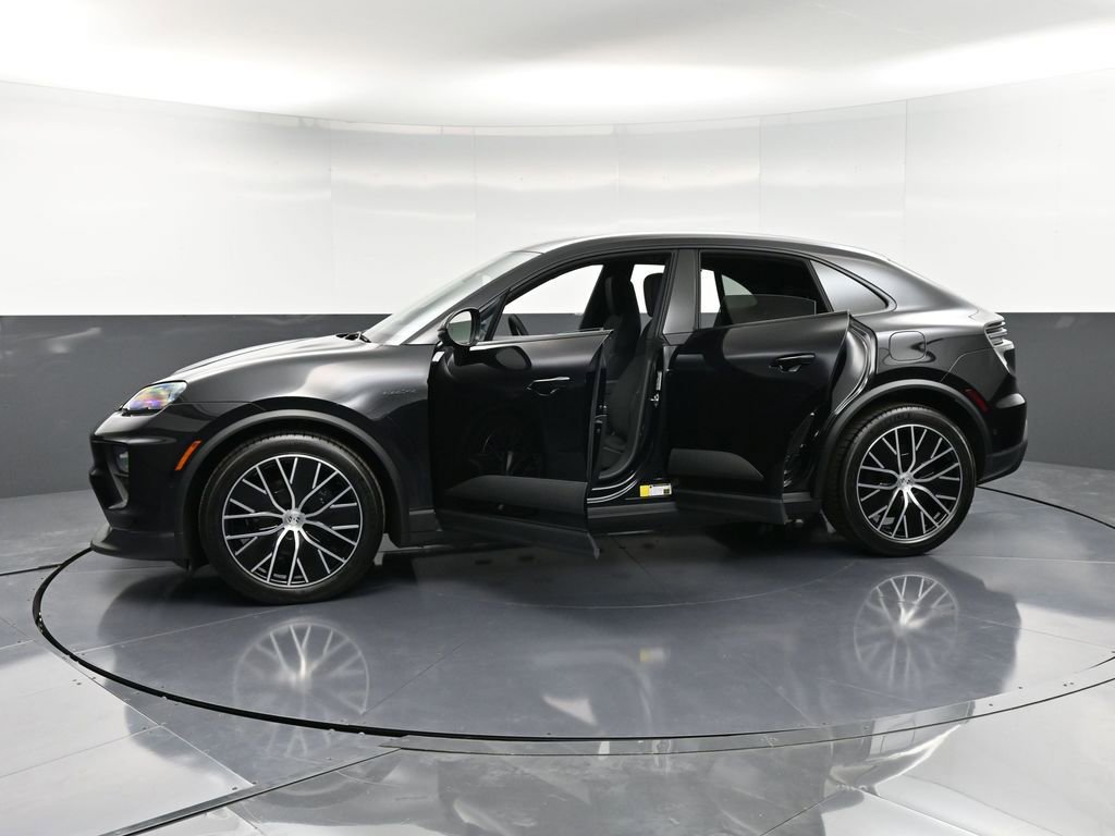Certified 2025 Porsche Macan 4 Electric AWD/4WD image 37