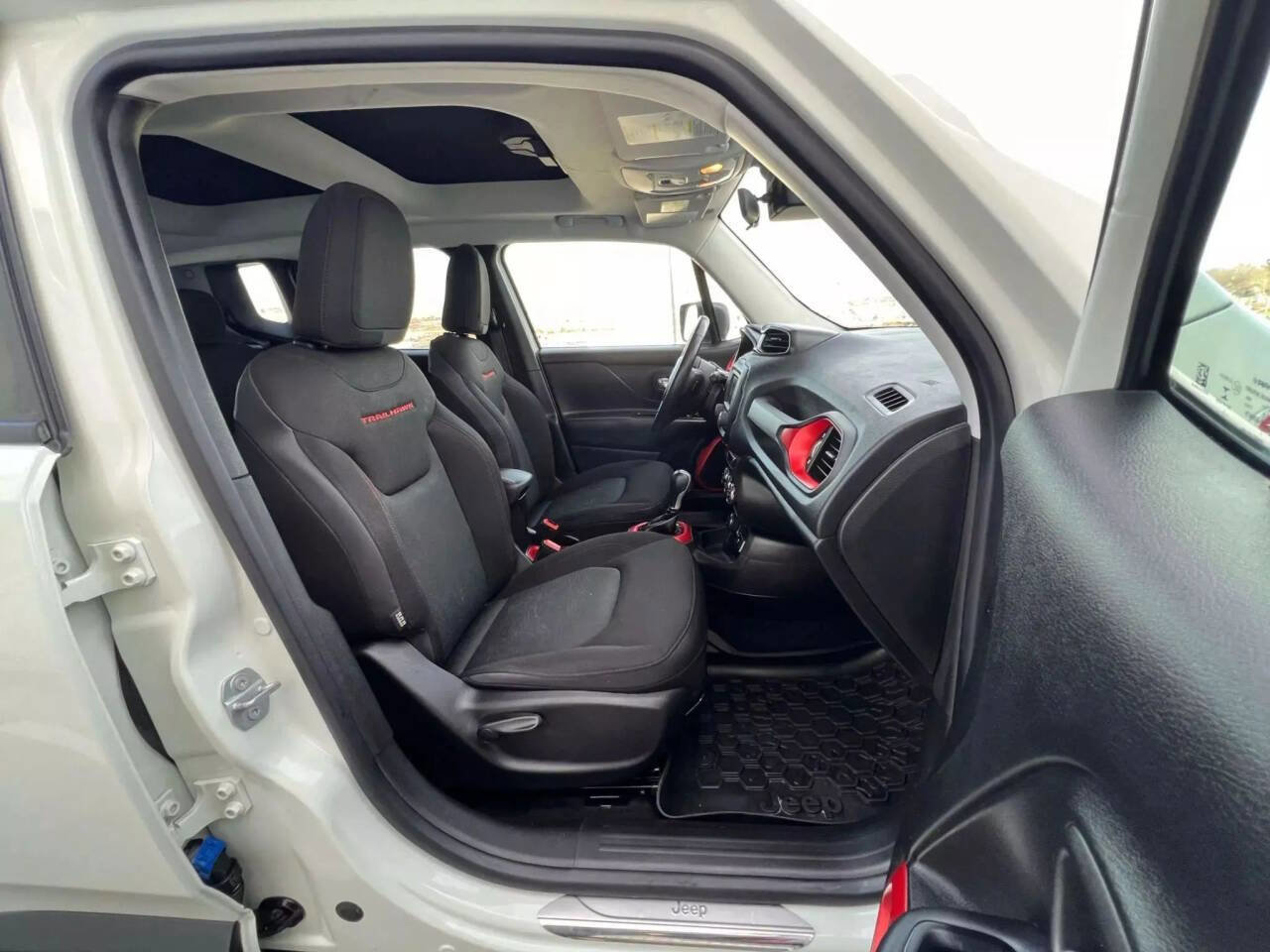 Used 2015 Jeep Renegade Trailhawk w/ Safety & Security Group I AWD/4WD image 20