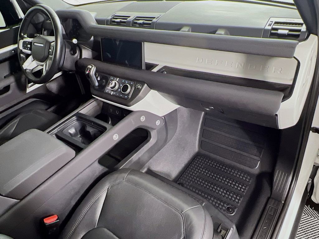 Used 2023 Land Rover Defender 110 SE image 30