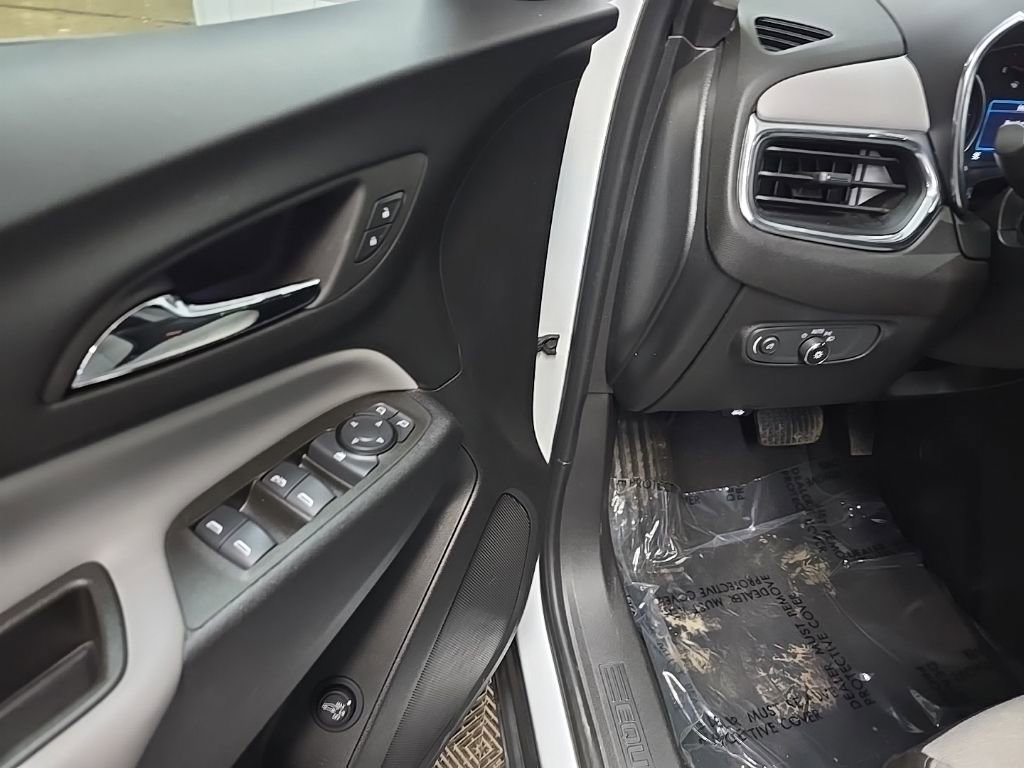 Used 2023 Chevrolet Equinox LT w/ Driver Convenience Package image 27