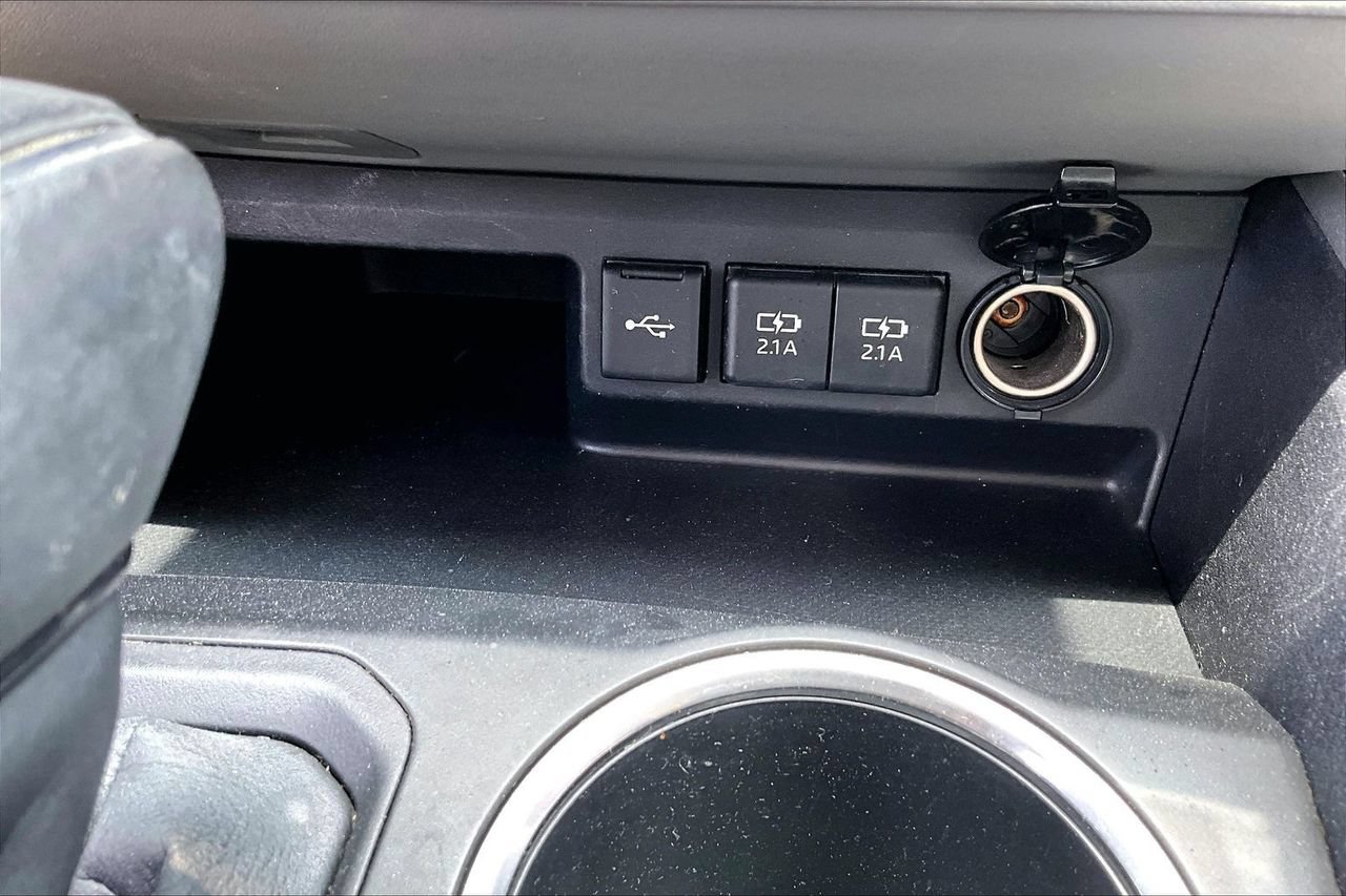Used 2020 Toyota Highlander XLE FWD image 26