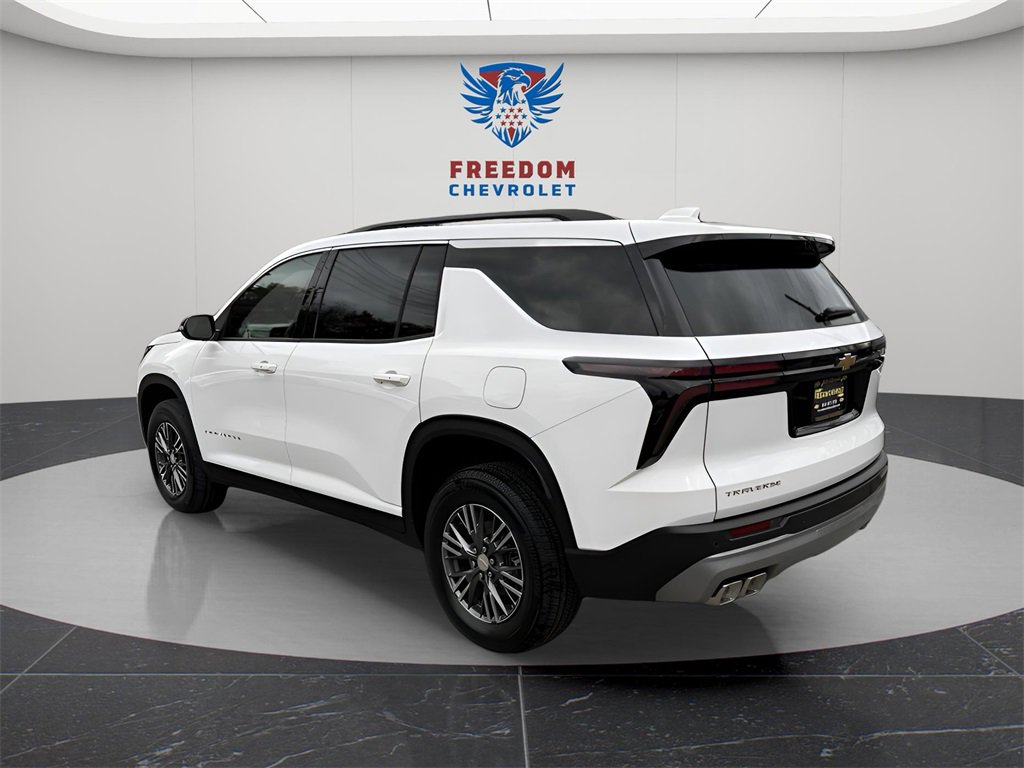 New 2026 Chevrolet Traverse LT image 3