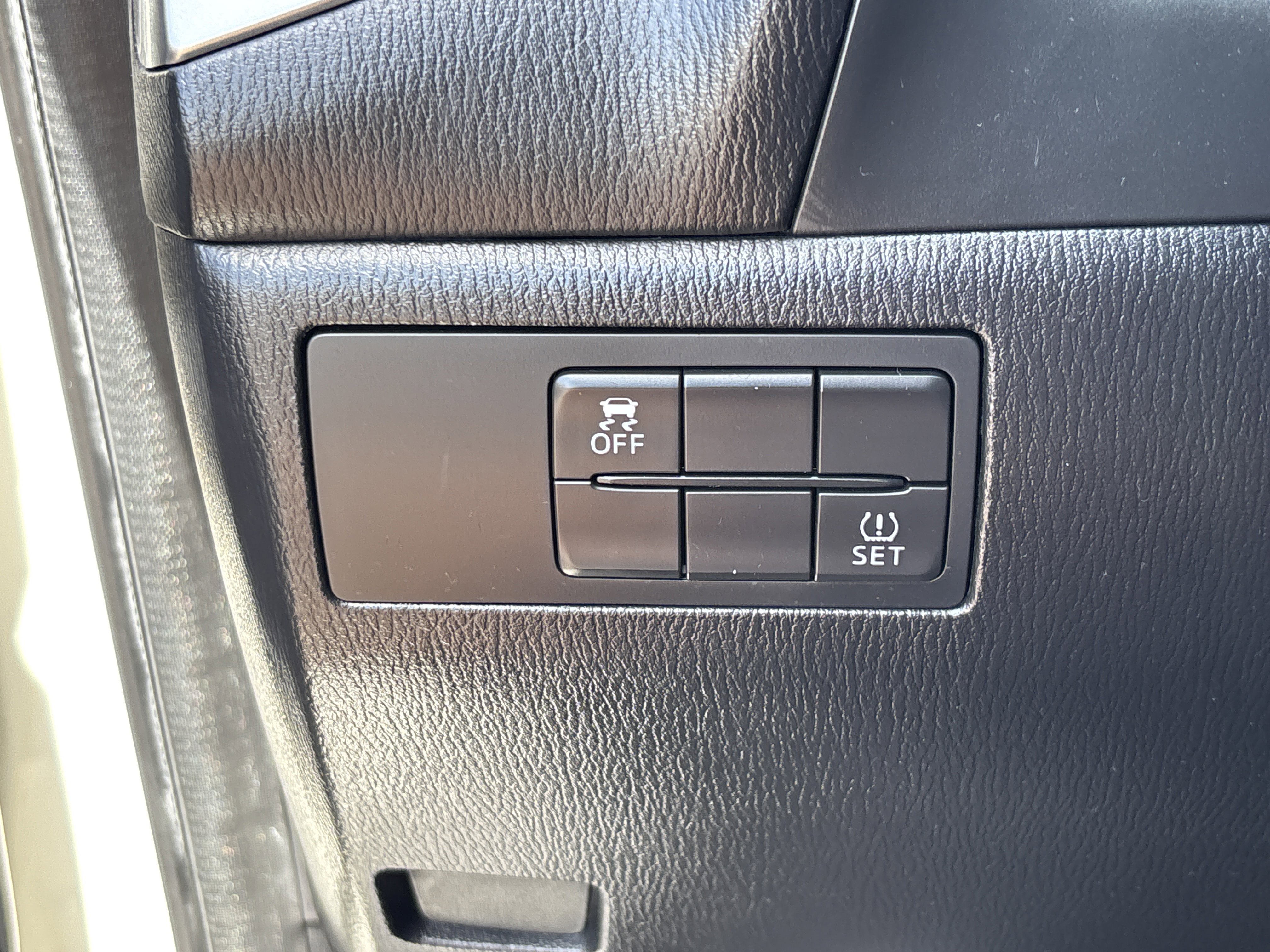 Used 2018 MAZDA MAZDA3 Touring FWD image 31