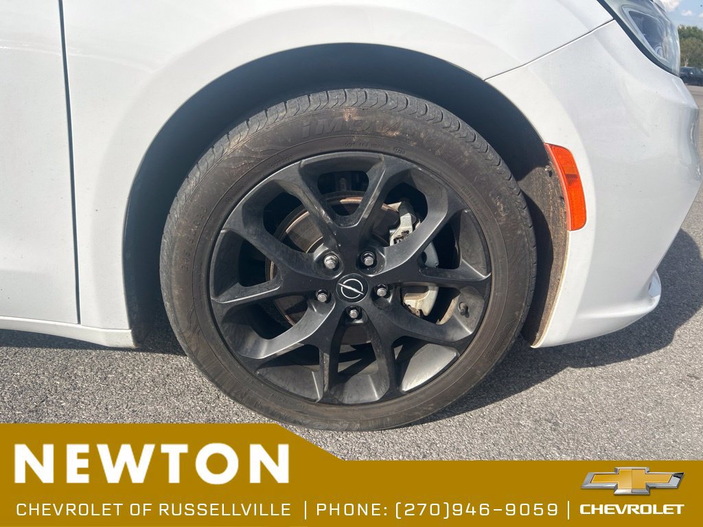 Used 2025 Chrysler Pacifica Limited FWD image 17
