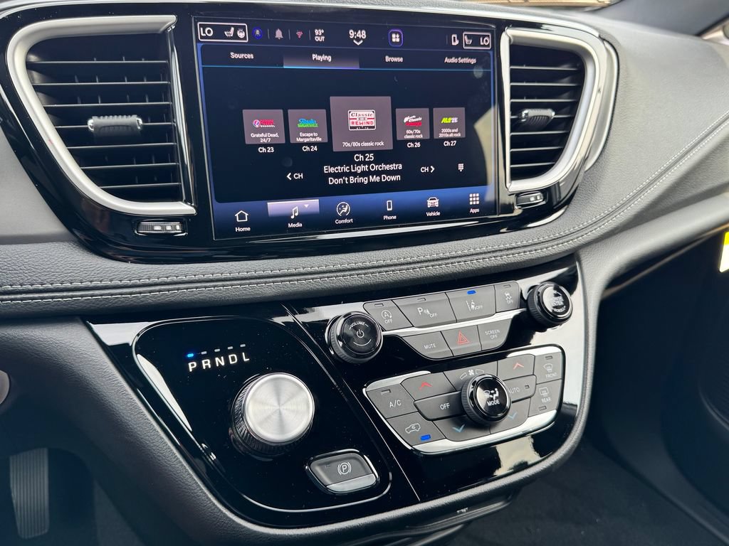 New 2027 Chrysler Pacifica Select FWD image 18