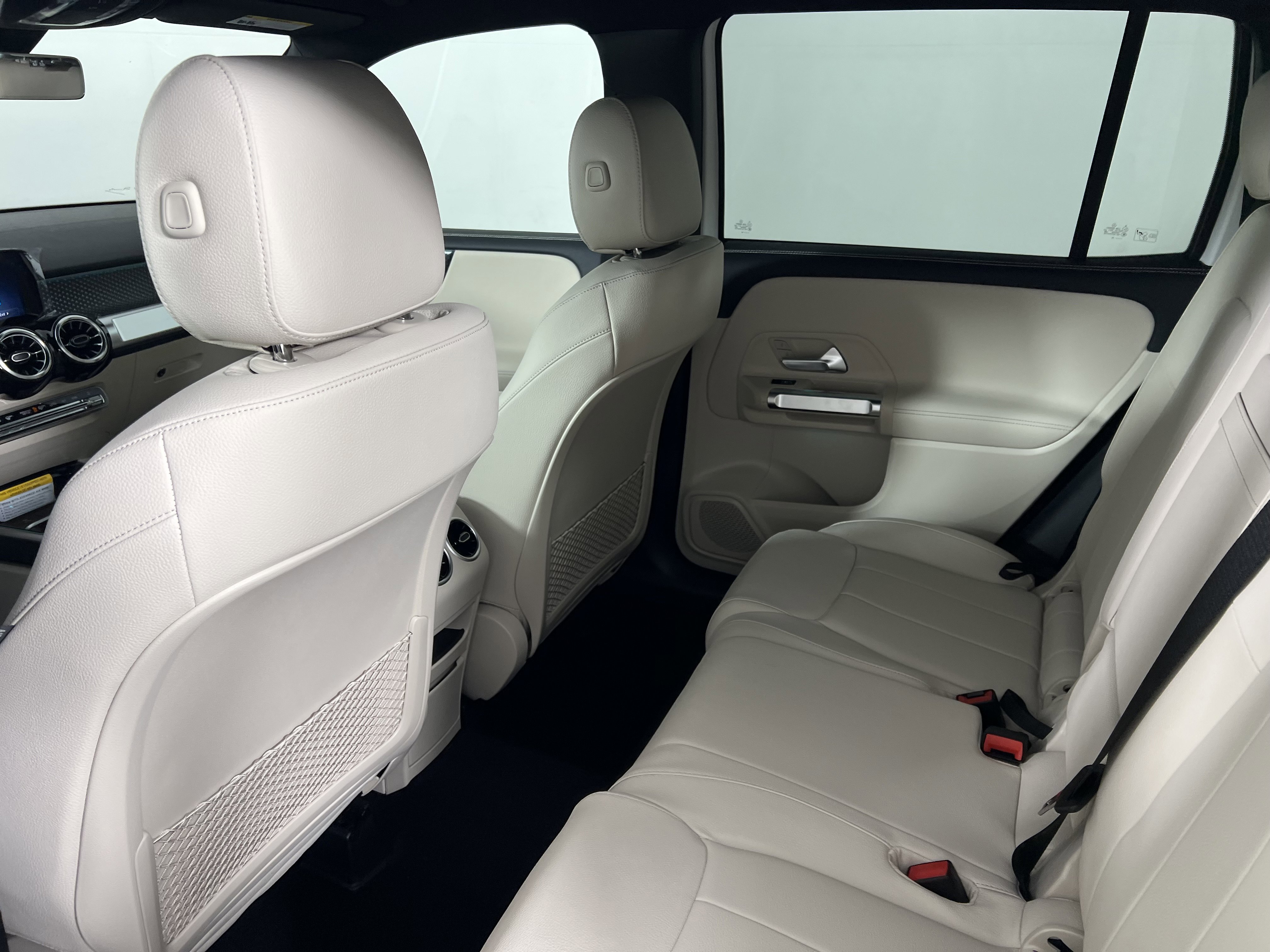 Used 2025 Mercedes-Benz GLB 250 4MATIC image 20