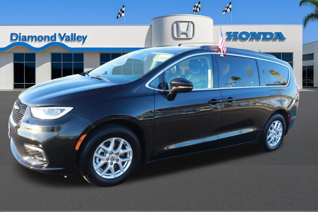 Used 2022 Chrysler Pacifica Touring-L image 3