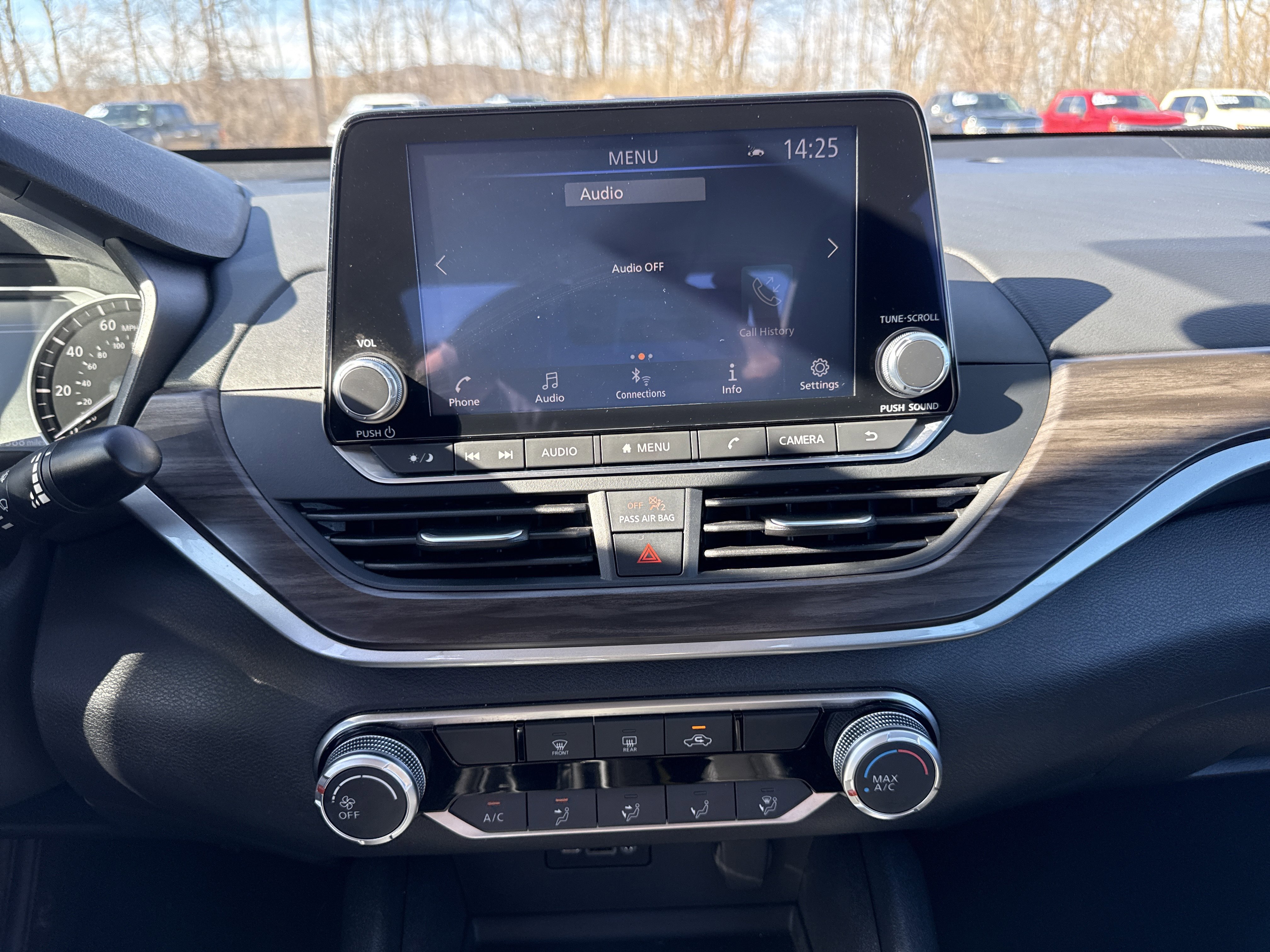 Used 2025 Nissan Altima 2.5 SV FWD image 8