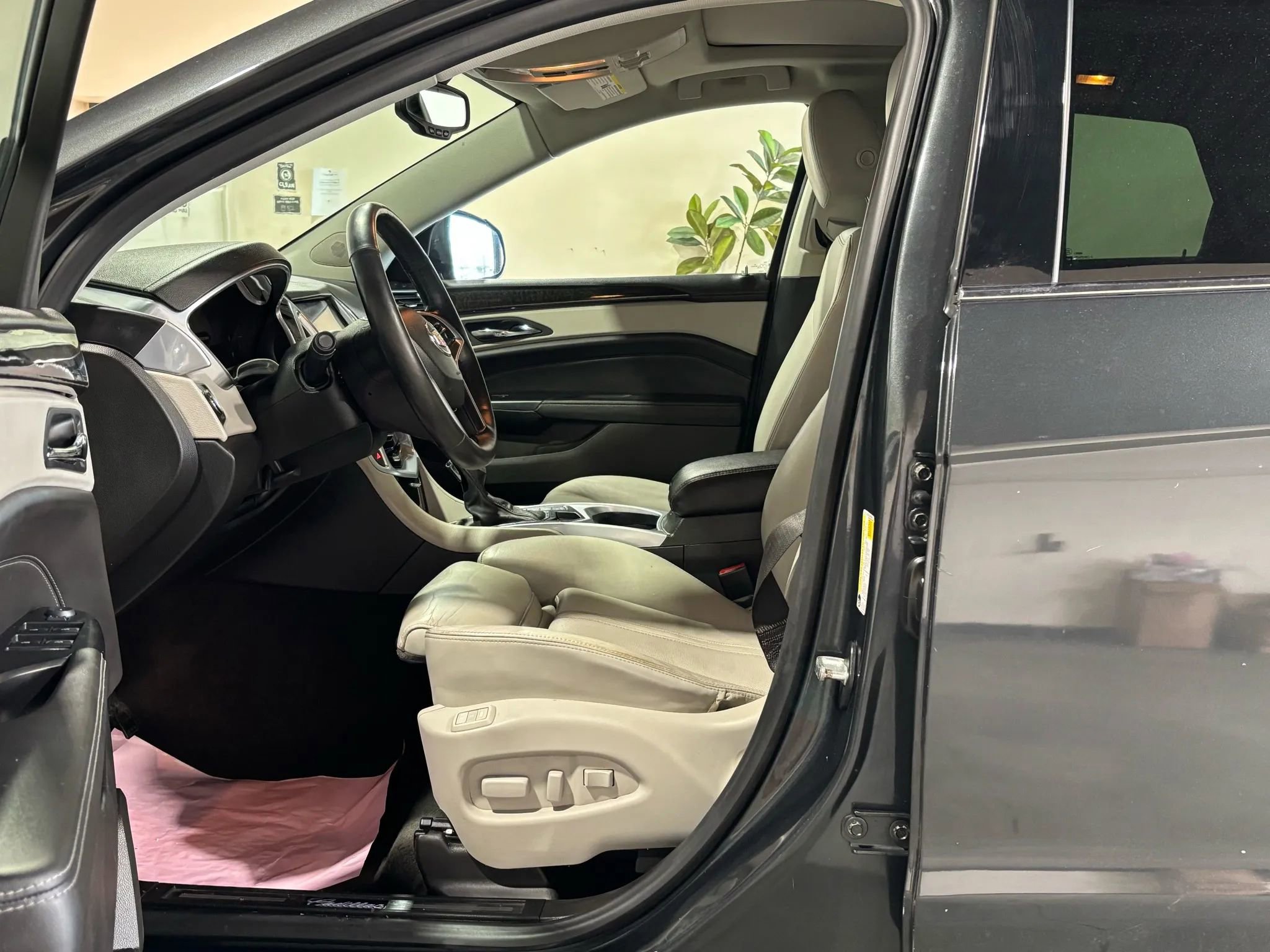 Used 2014 Cadillac SRX Performance w/ Driver Awareness Package FWD image 9