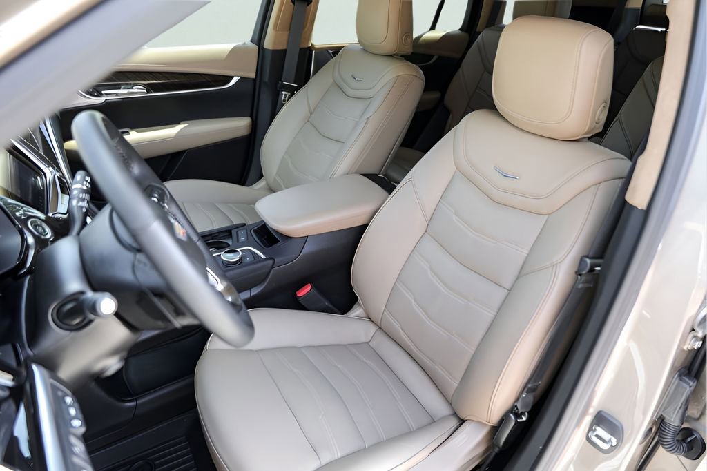 Used 2023 Cadillac XT6 Premium Luxury w/ Platinum Package FWD image 10