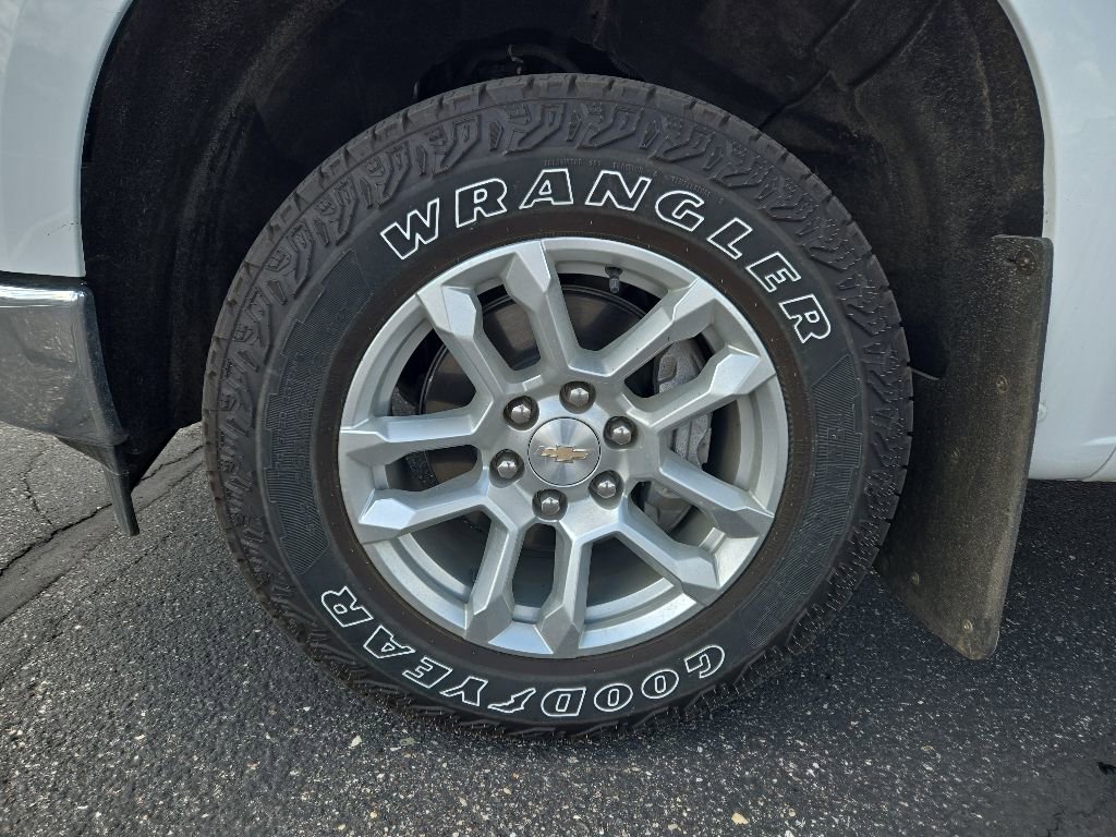Used 2024 Chevrolet Silverado 1500 LT AWD/4WD image 18