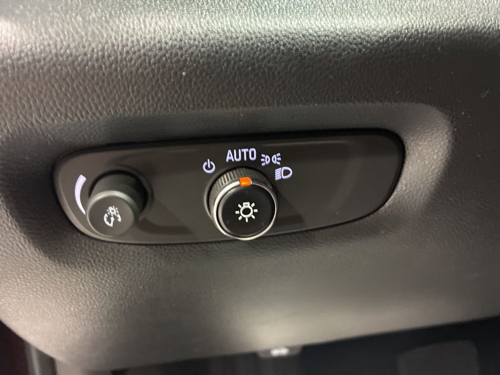 Used 2023 Chevrolet Traverse LT image 18