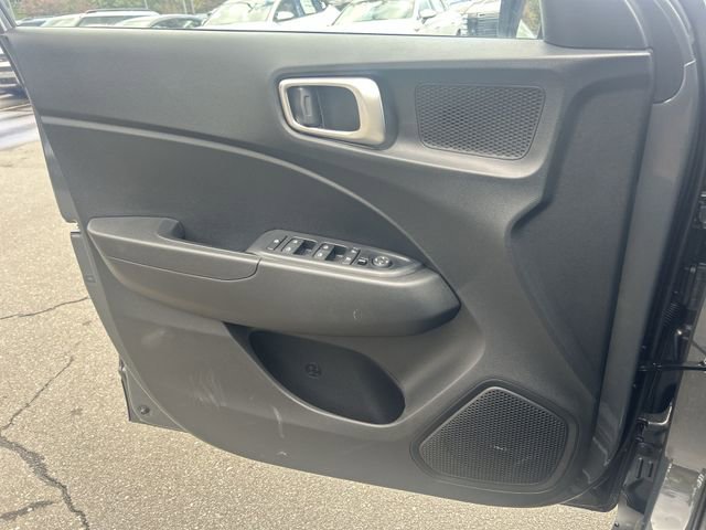 New 2025 Hyundai Venue SEL image 32