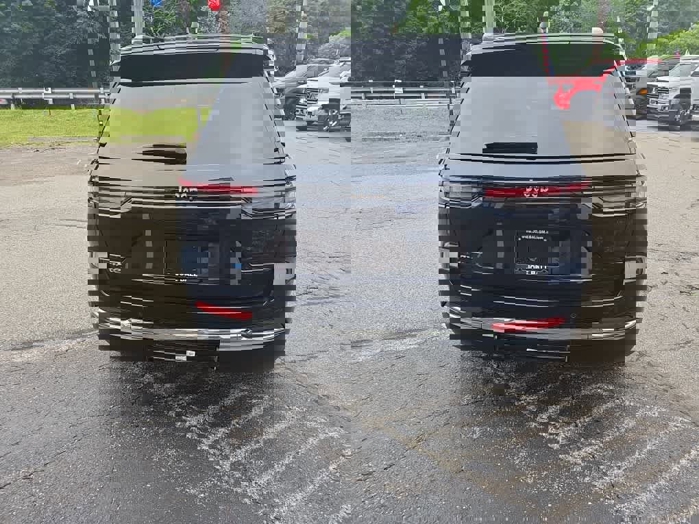 Used 2024 Jeep Grand Cherokee Limited 4xe image 8