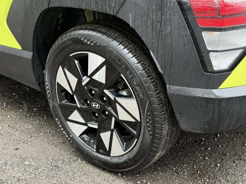 Used 2025 Hyundai Kona SEL FWD image 12