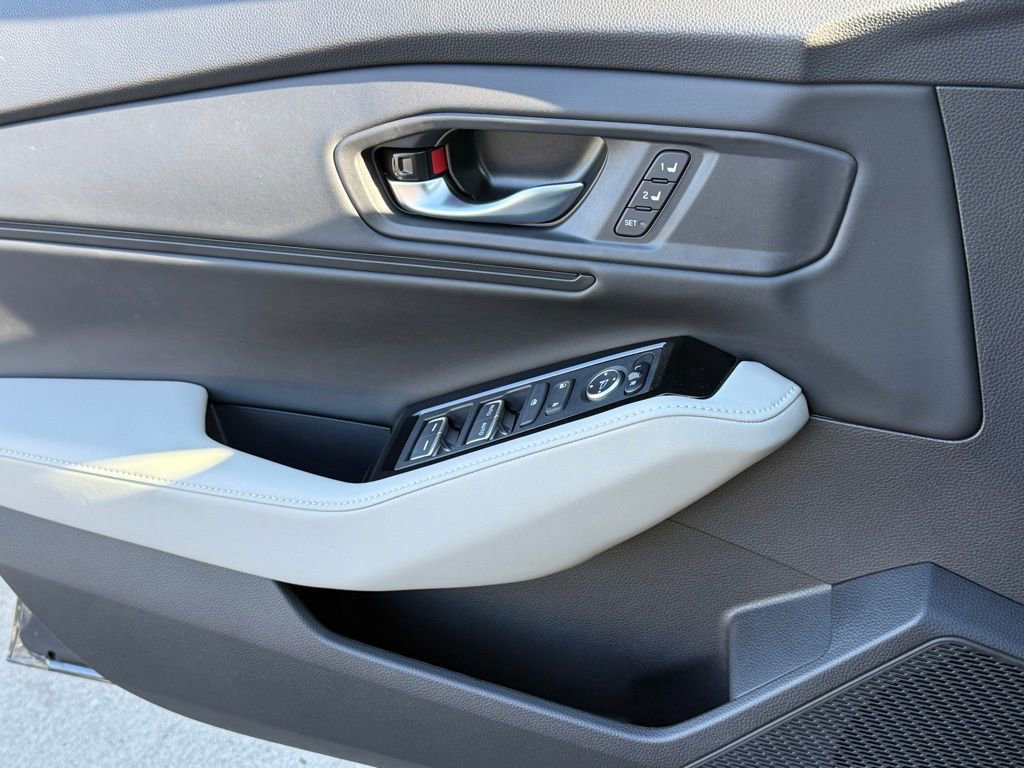 Certified 2025 Honda Accord Touring image 29