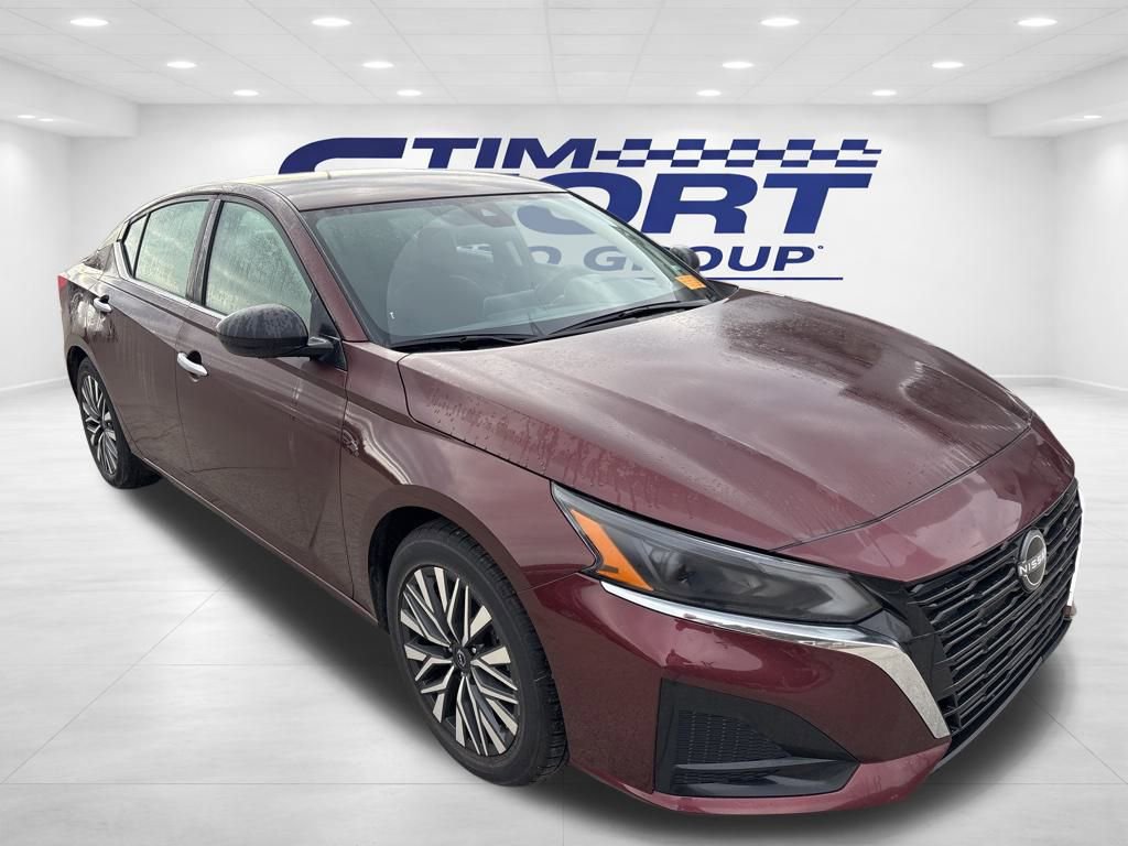 Used 2024 Nissan Altima 2.5 SV image 3