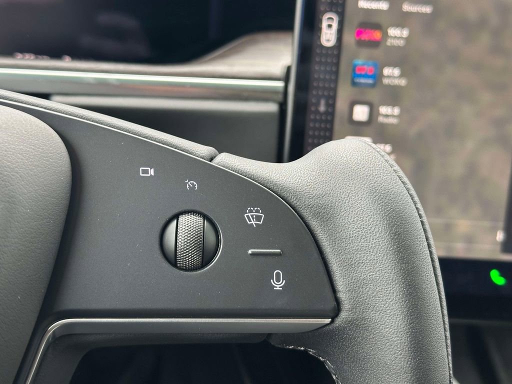 Used 2023 Tesla Model X image 18