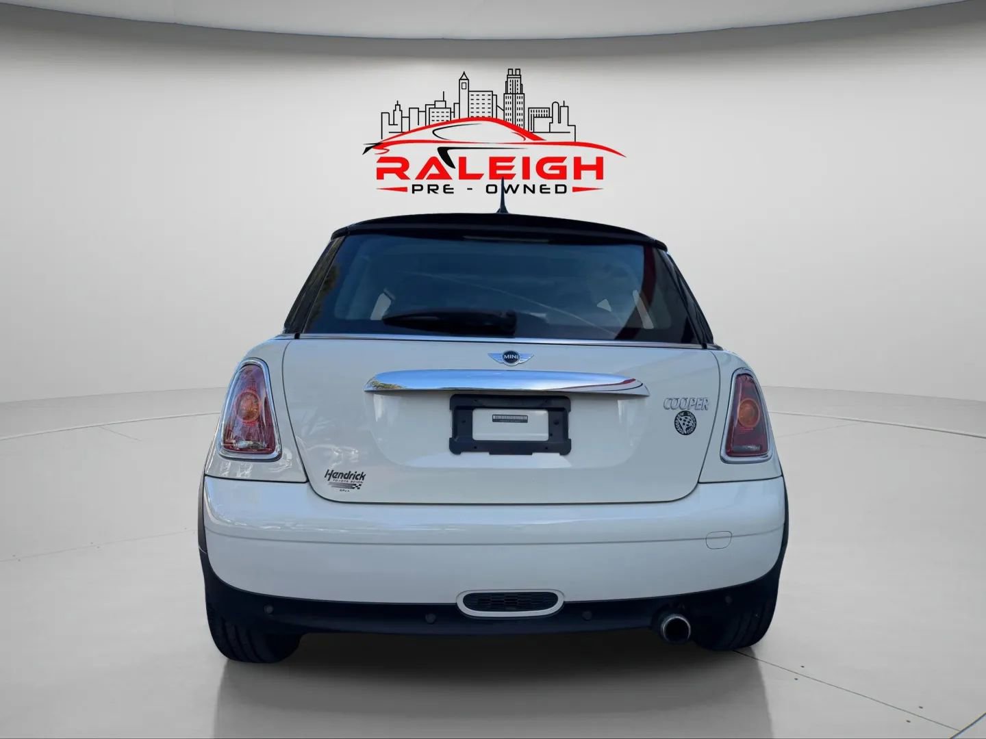 Used 2010 MINI Cooper Hardtop image 6
