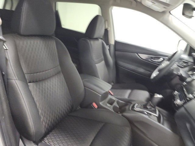 Used 2020 Nissan Rogue SV image 15
