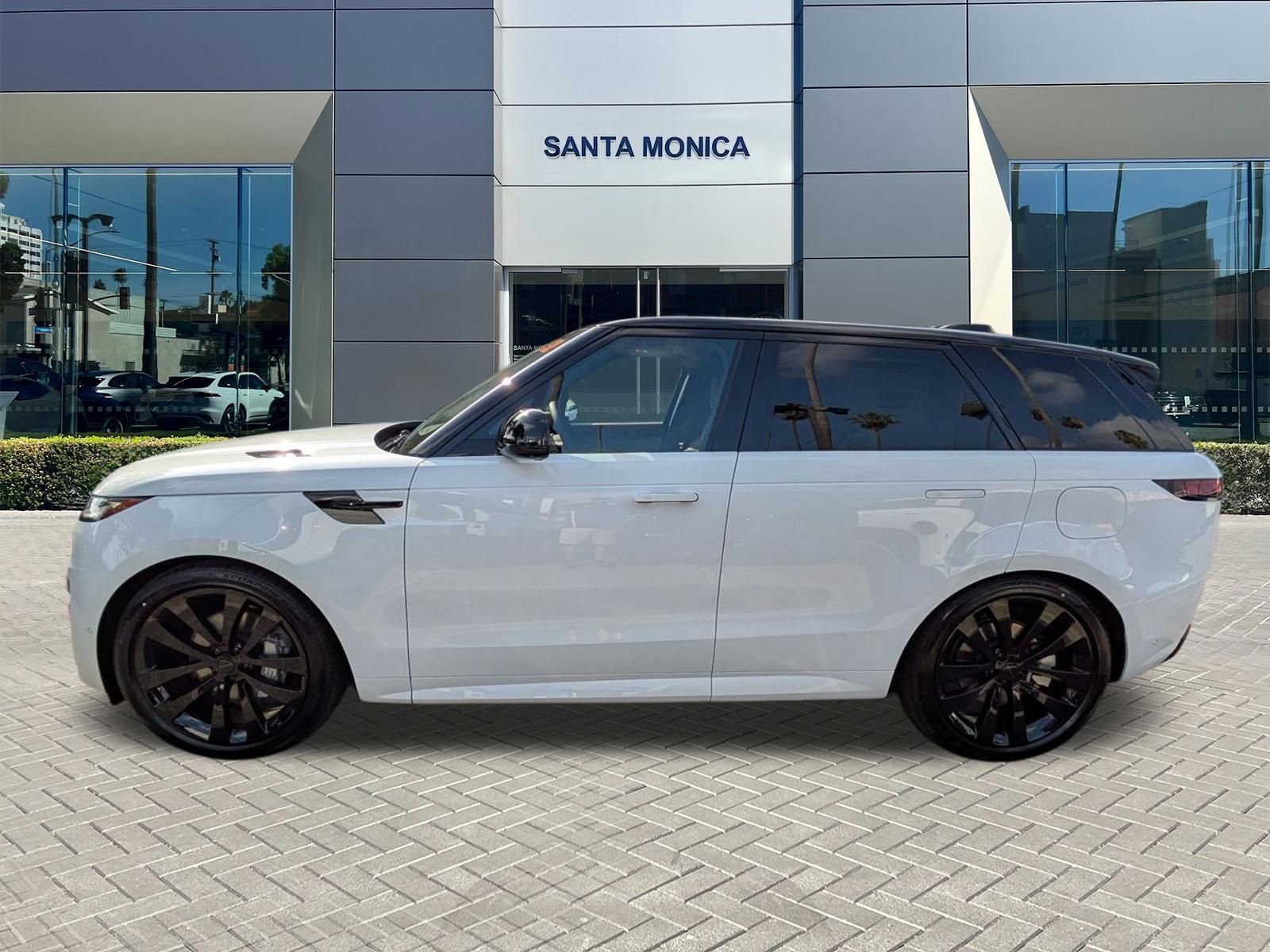 New 2026 Land Rover Range Rover Sport Dynamic SE AWD/4WD image 2
