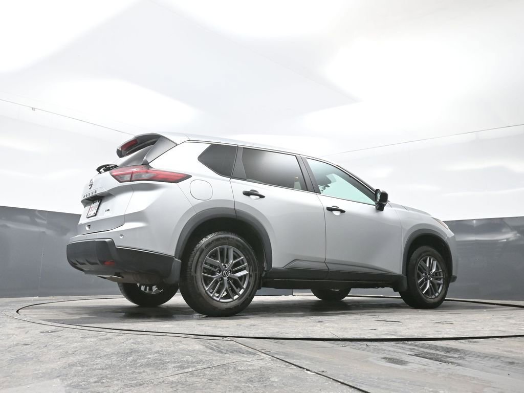 Used 2024 Nissan Rogue S image 47