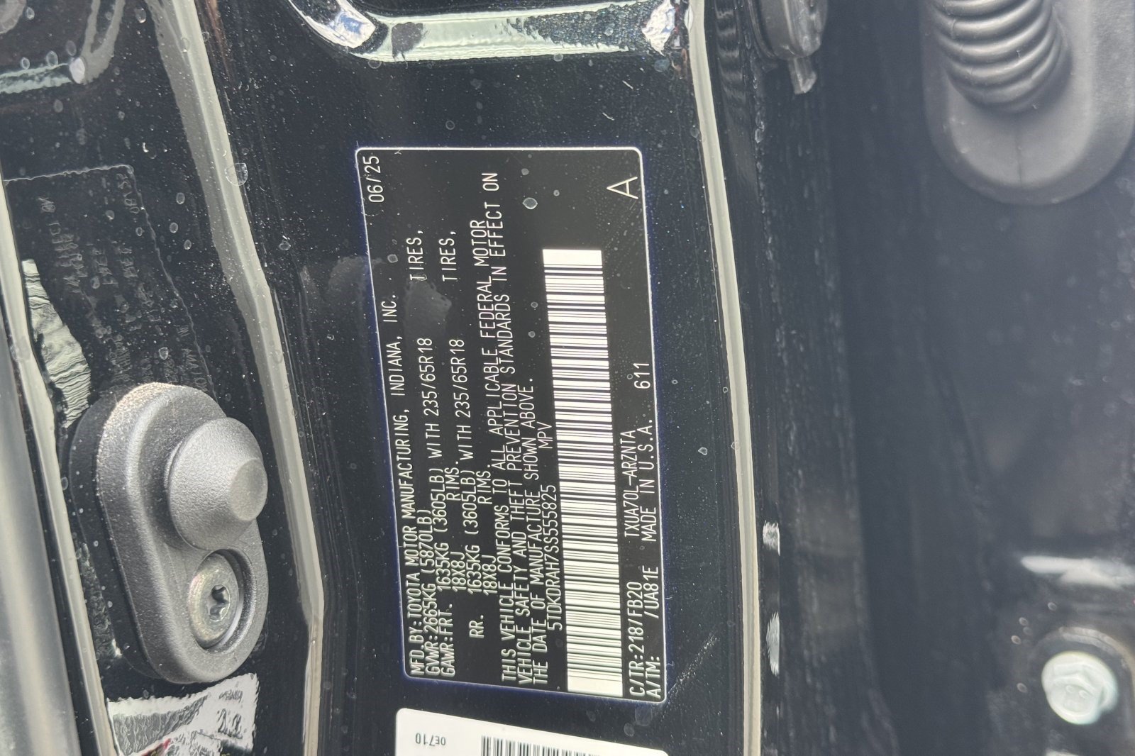 Used 2025 Toyota Highlander LE FWD image 25